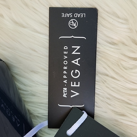 NWT LA TERRE NAVY VEGAN PATENT HAND/CROSSBODY BAG - Picture 7 of 11